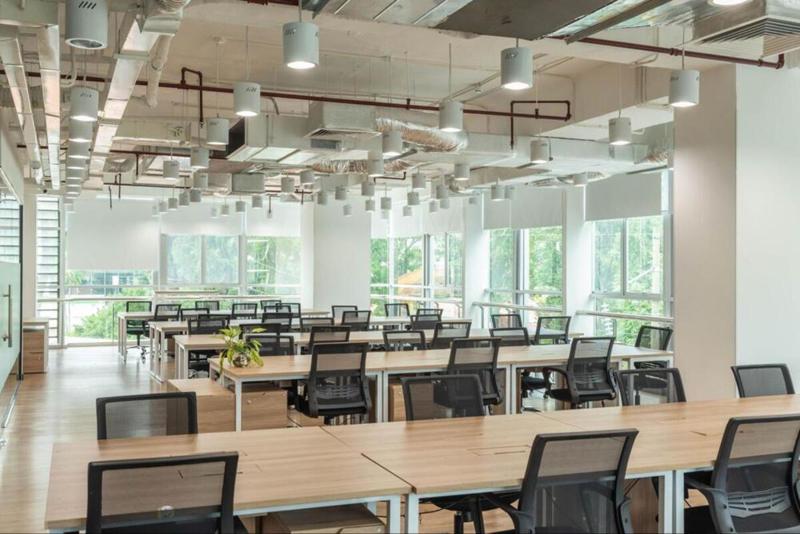 Văn phòng chia sẻ tính phí dựa trên diện tích hoặc chỗ ngồi mà doanh nghiệp/cá nhân sử dụng