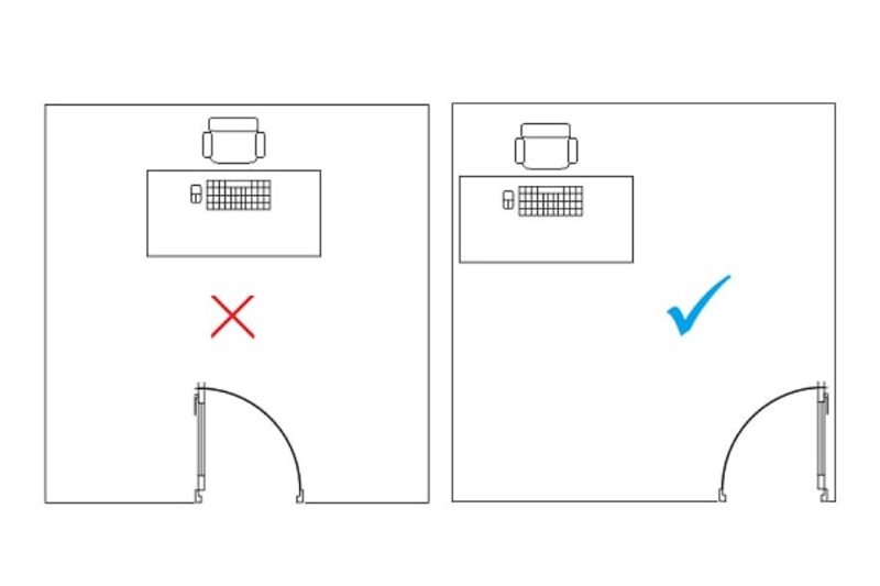Tránh bố trí bàn làm việc đối diện cửa ra vào gây ảnh hưởng đến hiệu suất công việc
