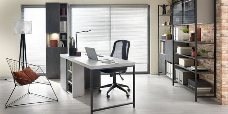 Cách hóa giải bàn làm việc đặt trong góc tối