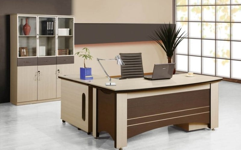 Nữ Kỷ Tỵ nên chọn bàn làm việc bằng gỗ tượng trưng cho sự may mắn và ổn định trong công việc