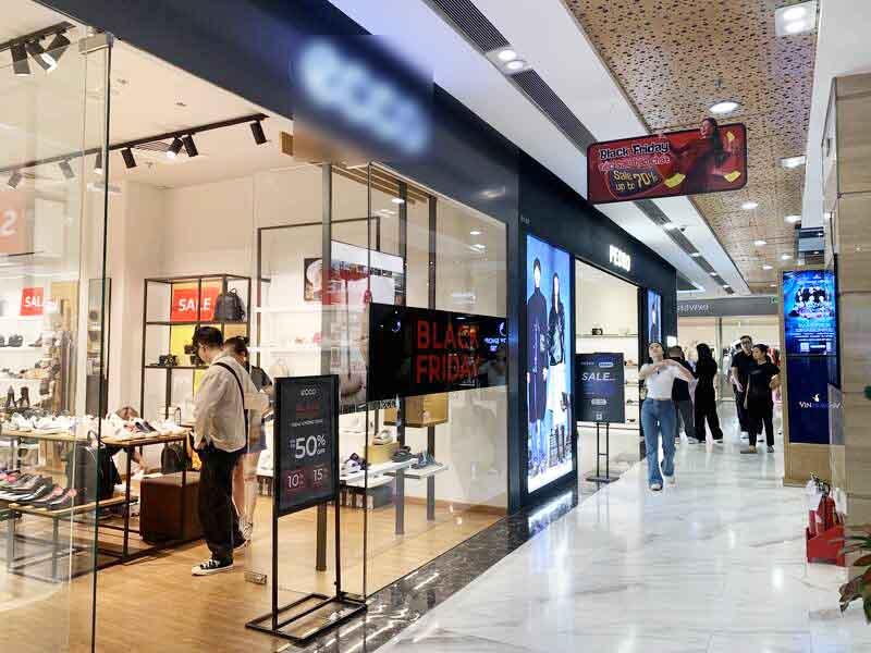 Mặt bằng thuê cửa hàng trong trung tâm thương mại thu hút lượng khách hàng lớn và ổn định