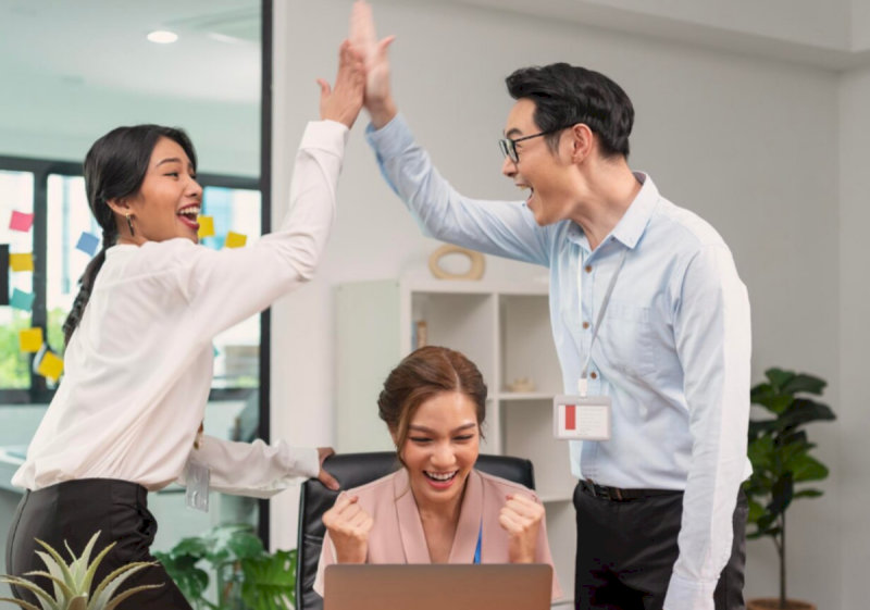 Môi trường làm việc bao gồm toàn bộ các yếu tố ảnh hưởng đến hiệu suất, tinh thần của nhân viên đối với tổ chức