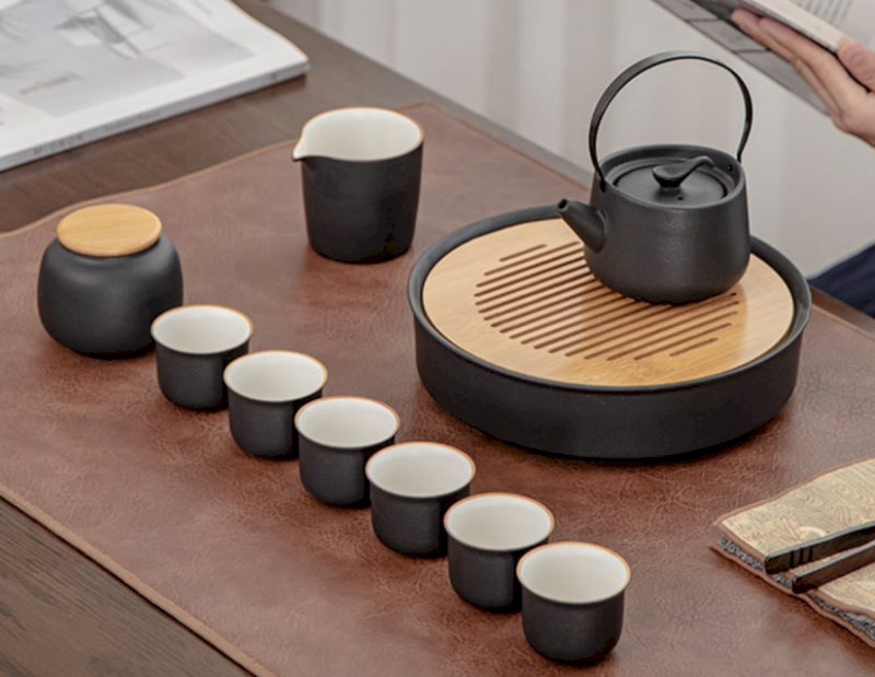 Một bộ trà hay cà phê đặc biệt là món quà vừa giản dị, vừa sâu sắc, khiến người nhận cảm thấy được trân trọng