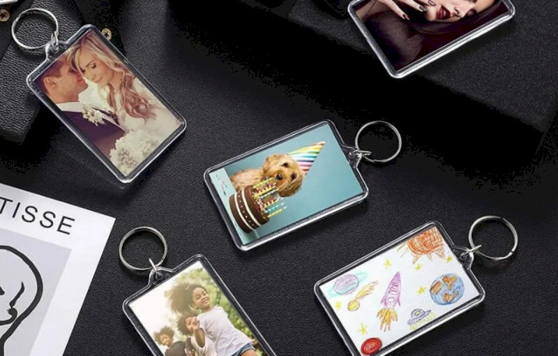 Đồ lưu niệm cá nhân hóa không chỉ là vật trang trí mà còn là biểu tượng tình cảm đồng nghiệp thân thiết