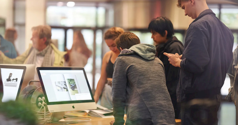 Văn hoá công sở tạo nên môi trường làm việc chuyên nghiệp và nâng cao tinh thần đội nhóm, uy tín của doanh nghiệp