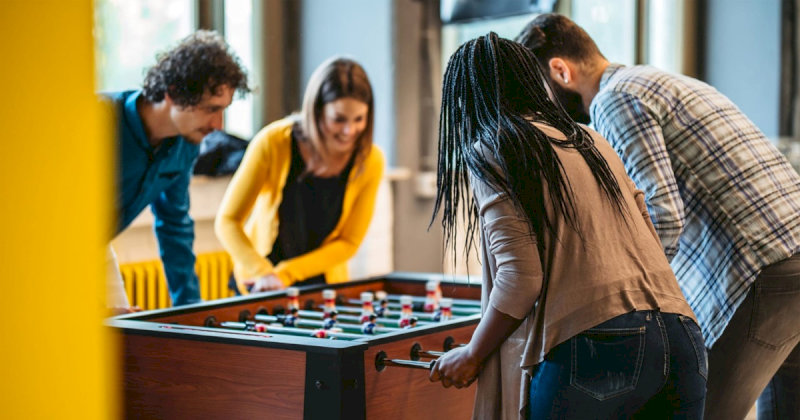 Văn hoá công sở giúp nâng cao tinh thần và sự gắn kết giữa các nhân viên, phòng ban