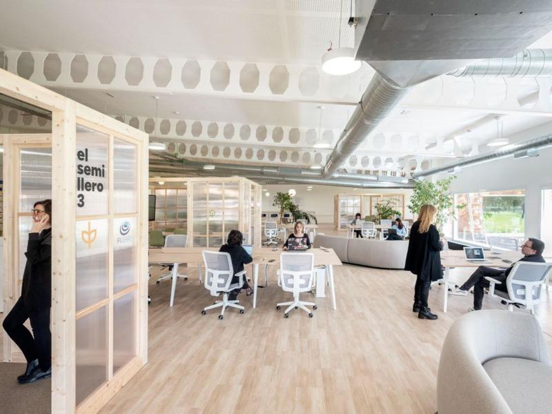  Shared Office là không gian làm việc riêng nhỏ gọn nhưng được cung cấp đầy đủ nội thất và dịch vụ 